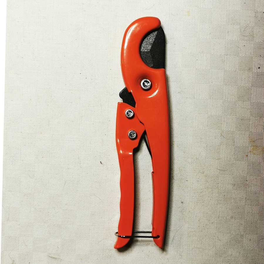 Tång för PVC rör i plast upp till 32mm | Köp på Tradera (630274929)