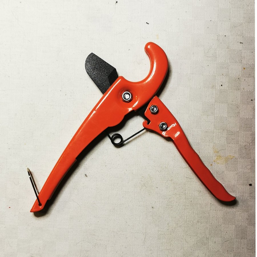 Tång för PVC rör i plast upp till 32mm | Köp på Tradera (630274929)