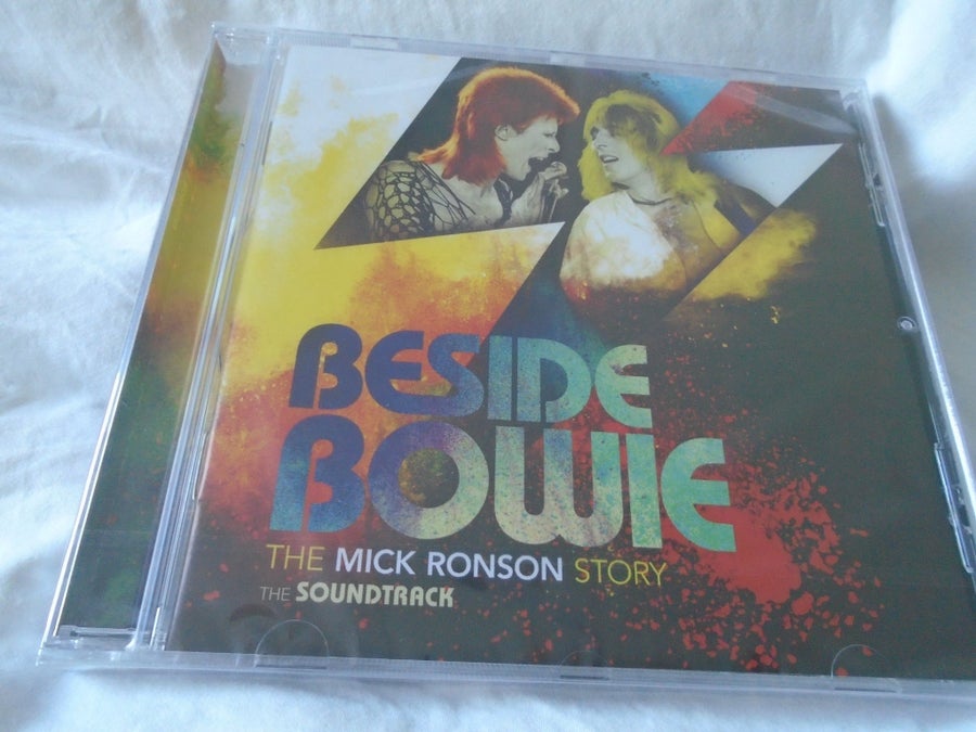 BESIDE BOWIE / MICK RONSON STORY / QUEEN+HUNTER.. | Köp på Tradera