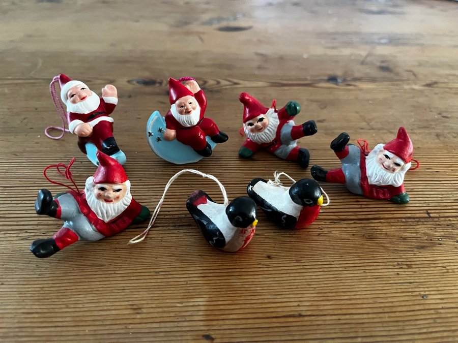 Se produkter som liknar Gammal/ äldre julpynt, tomtar.. på Tradera