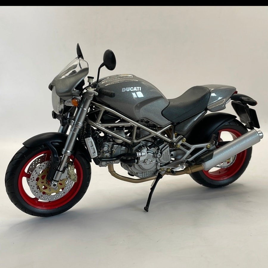 Se produkter som liknar Minichamps Ducati Monster 1:1.. på Tradera