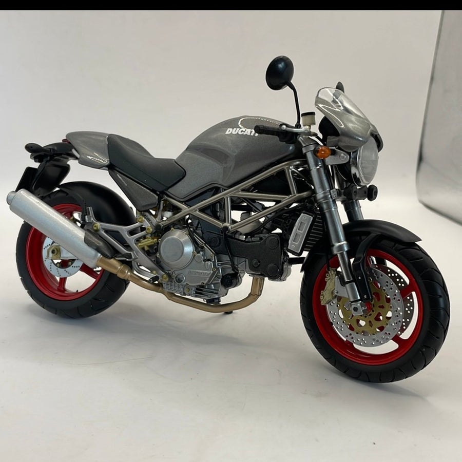 Se produkter som liknar Minichamps Ducati Monster 1:1.. på Tradera