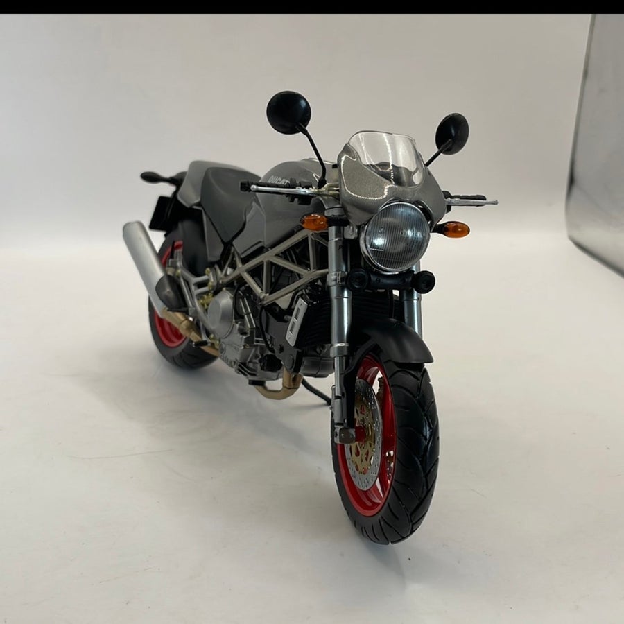 Se produkter som liknar Minichamps Ducati Monster 1:1.. på Tradera