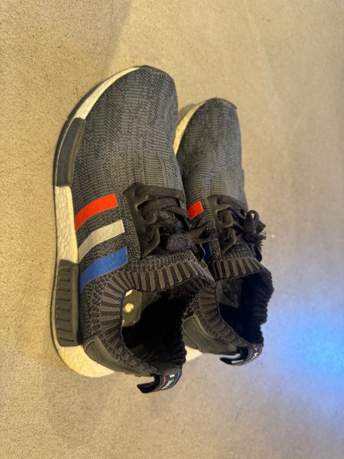 adidas gazelle silver green womens ADIDAS NMD R1 Primeblue 