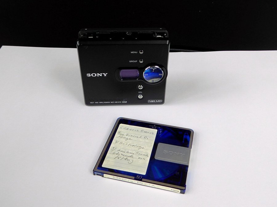 Sony minidiskspelare MD Walkman MZNE410.