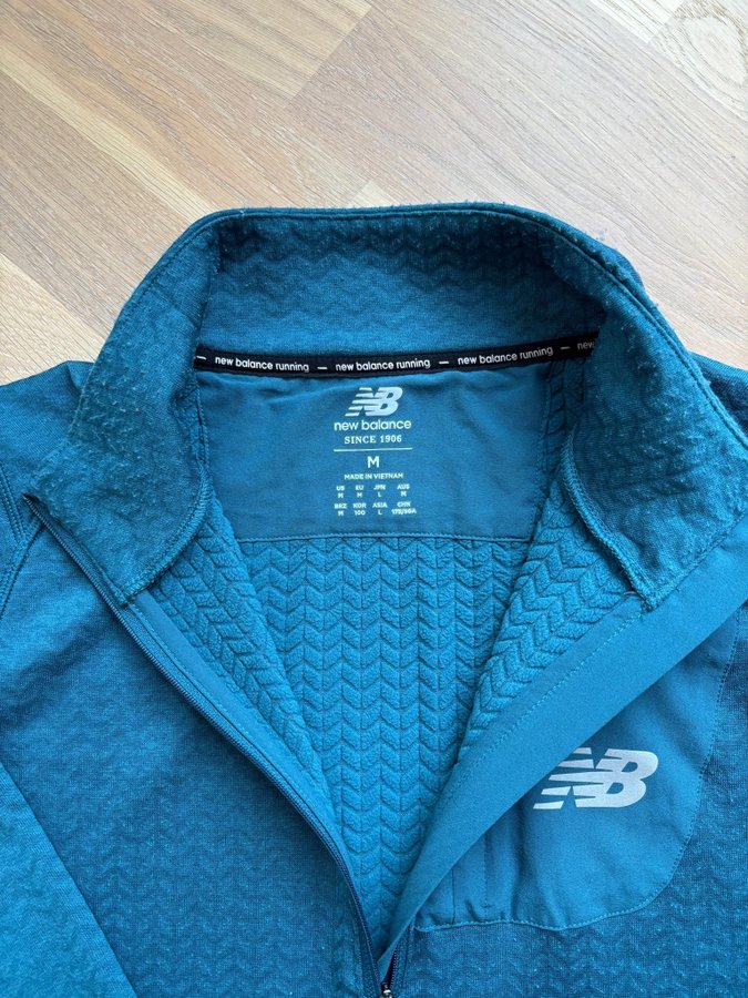 New Balance blågrön löpartöja, storlek M Köp på Tradera (697432114)