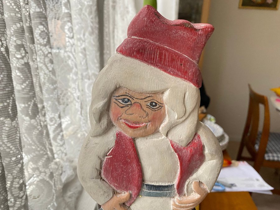 Se produkter som liknar Antikt julpynt i bemålat trä .. på Tradera