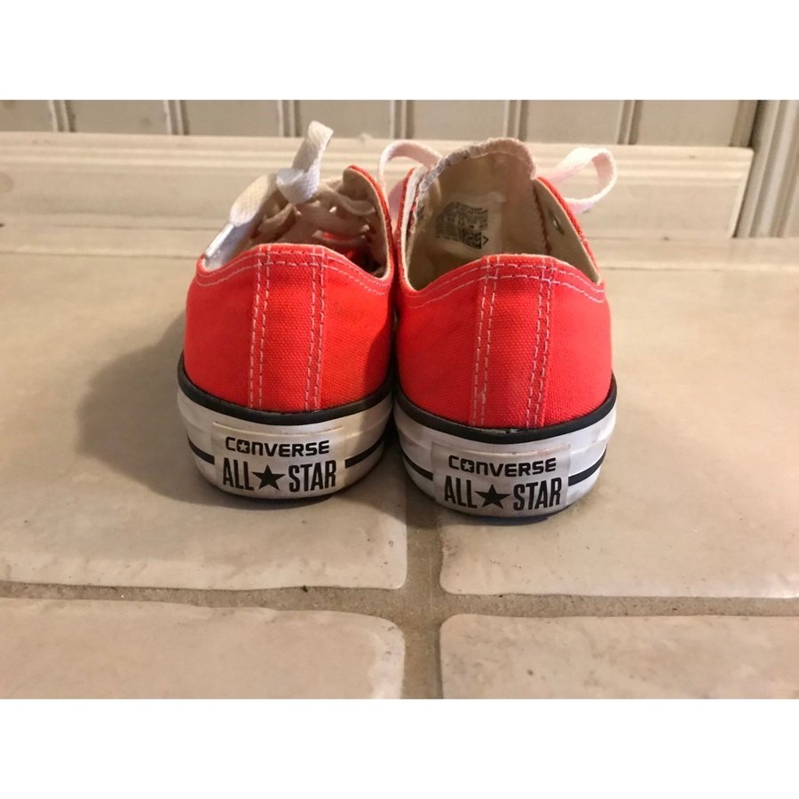 Se produkter som liknar Converse i f rgen Fiery Cora p Tradera
