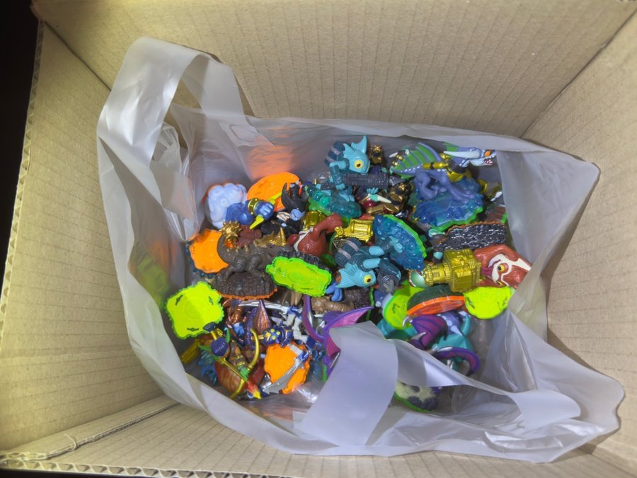 38 Figurines Skylanders en lot - Jeux vidéo
