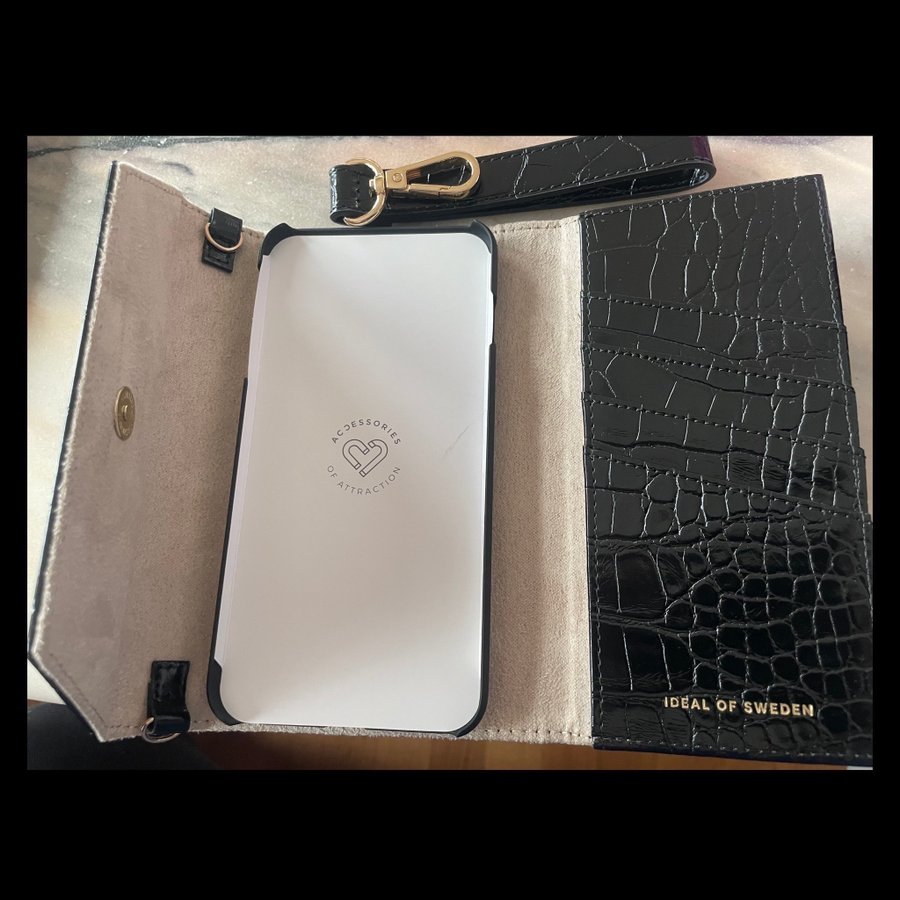 Se produkter som liknar IDEAL OF SWEDEN Black Croco på Tradera