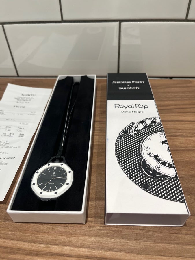Audemars Piguet x Swatch Royal Pop Svart/Vit | Köp på Tradera