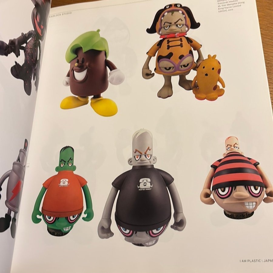 アート・デザイン・音楽 I AM PLASTIC the designer toy explosion アート・デザイン・音楽 I AM PLASTIC the designer toy explosion I