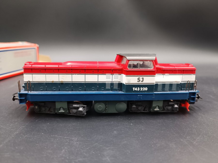 693995_4
