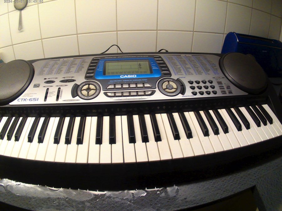 Se produkter som liknar CASIO CTK 651 KEYBOARD pa Tradera 649981960