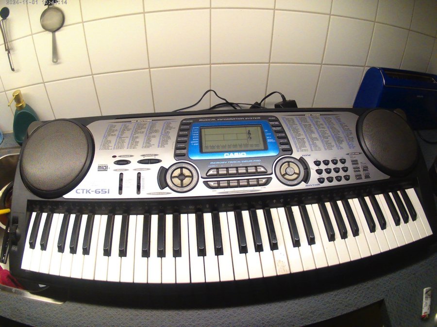 Se produkter som liknar CASIO CTK 651 KEYBOARD pa Tradera 649981960