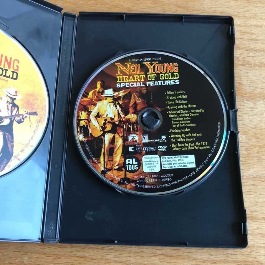 Se produkter som liknar Neil Young: Heart of Gold (DVD) på Tradera
