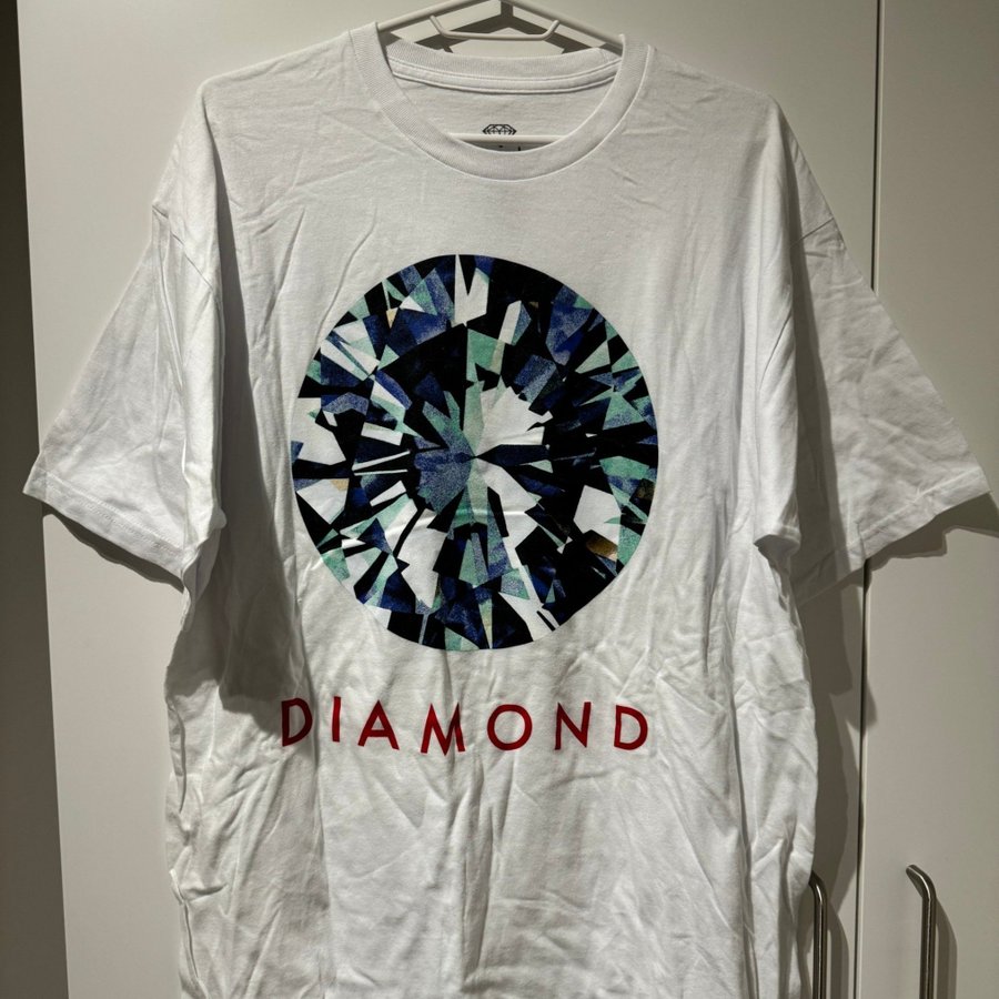 Se produkter som liknar Diamond Supply Co T shirt S p Tradera