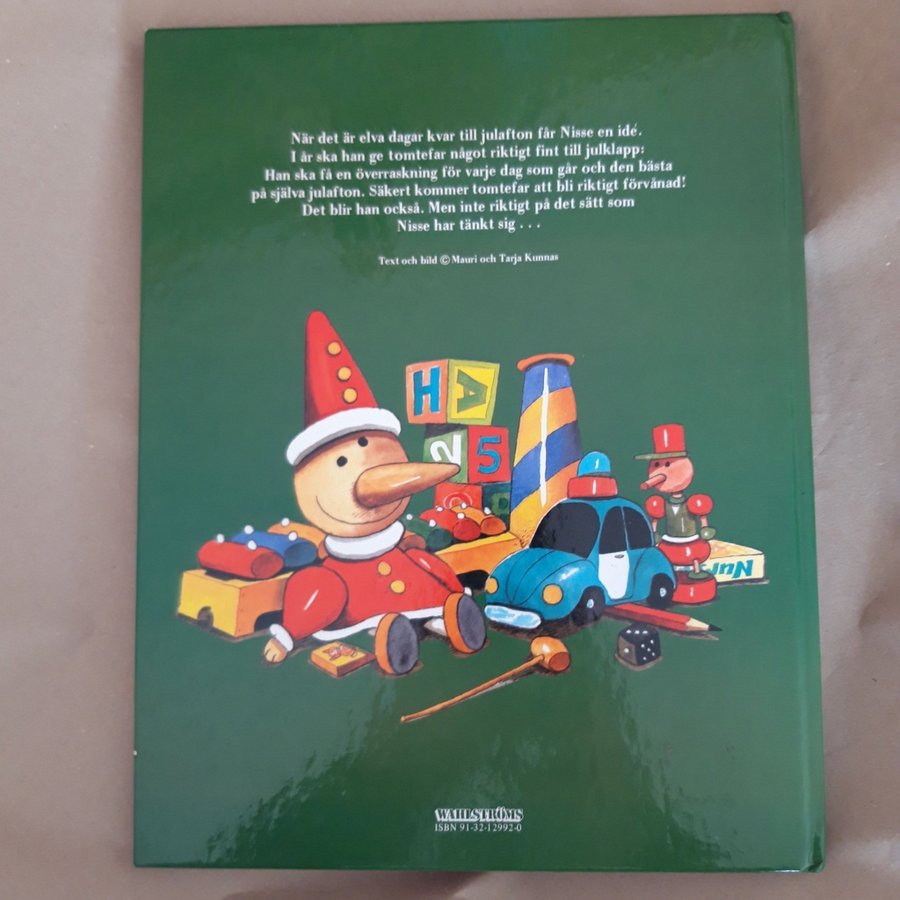 Se produkter som liknar KUNNAS TOMTEFARS JULKLAPP JUL.. på Tradera