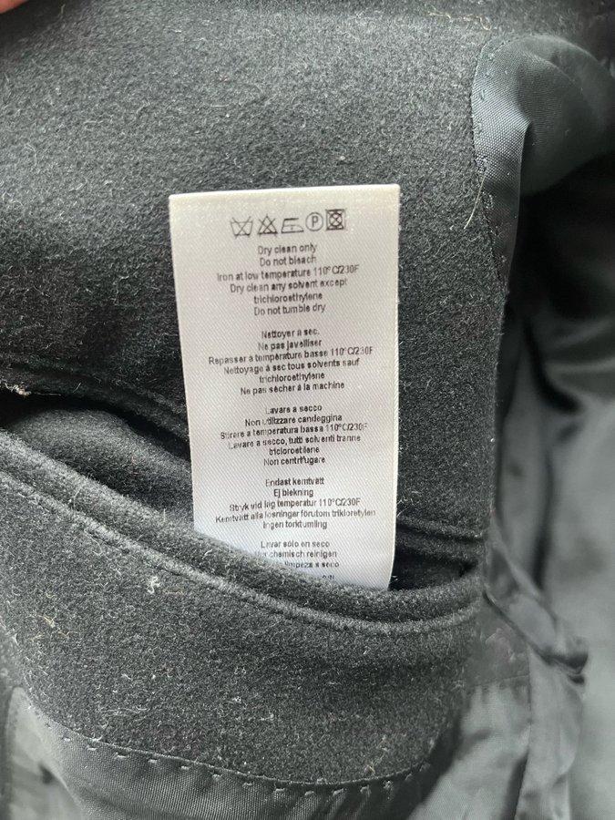 Snygg J.Lindeberg svart kappa, storlek 48 Köp på Tradera (647935229)