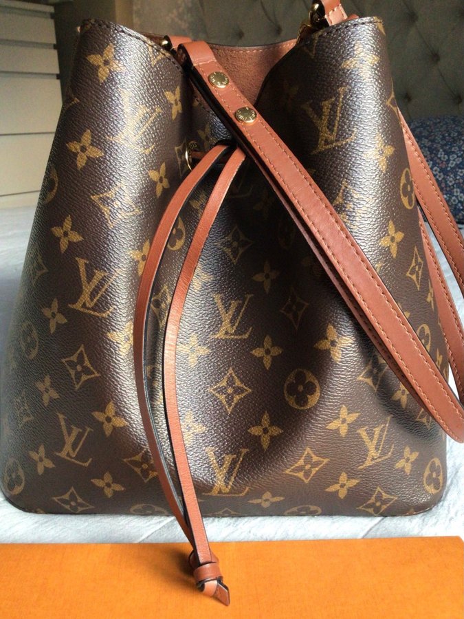 Se produkter som liknar Louis Vuitton NeoNoe MM Caram. pa Tradera 650508961
