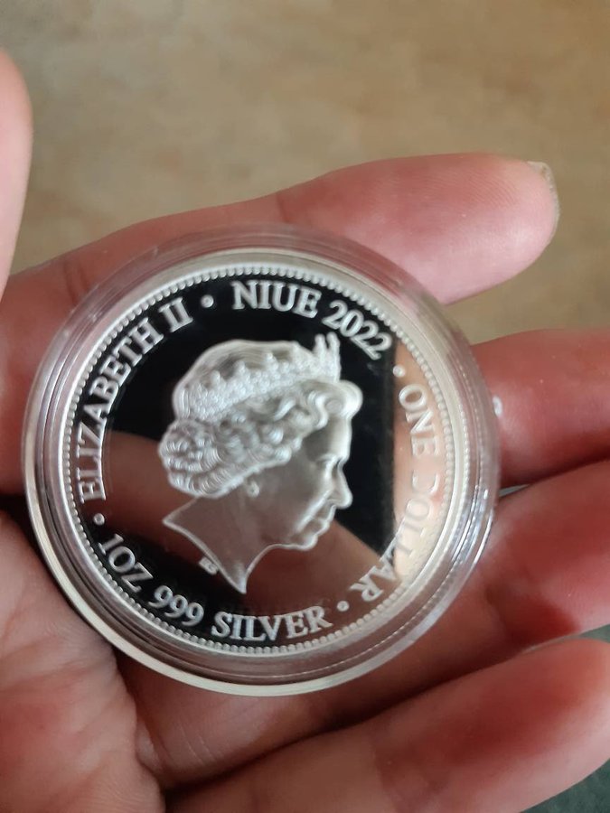 1 oz silver LION VS HYENAS 2022 Apex Predators BU Köp på Tradera