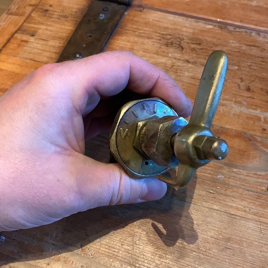 Klassisk mässing Radiator/ element ventil | Köp på Tradera (704166819)