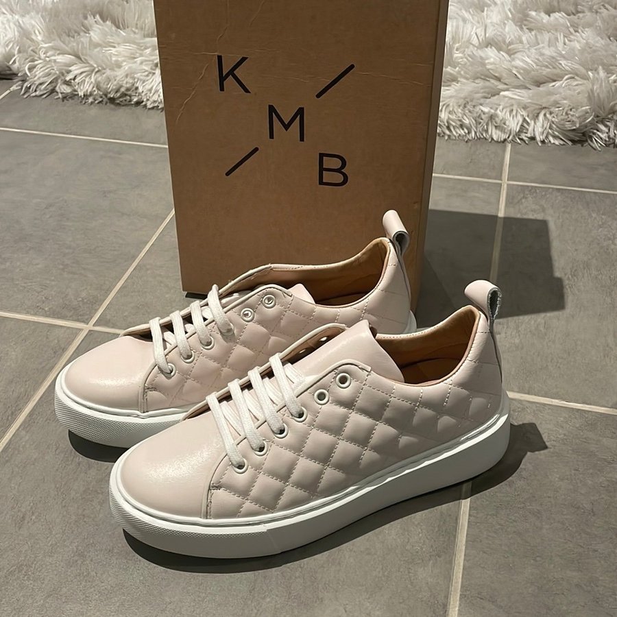 Se produkter som liknar KMB Sneakers, Storlek 40 på Tradera