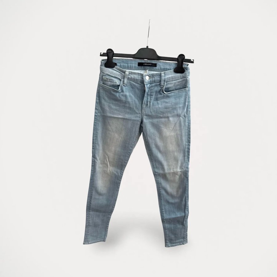 Se produkter som liknar J Brand Skinny Leg Reflex-jeans på Tradera