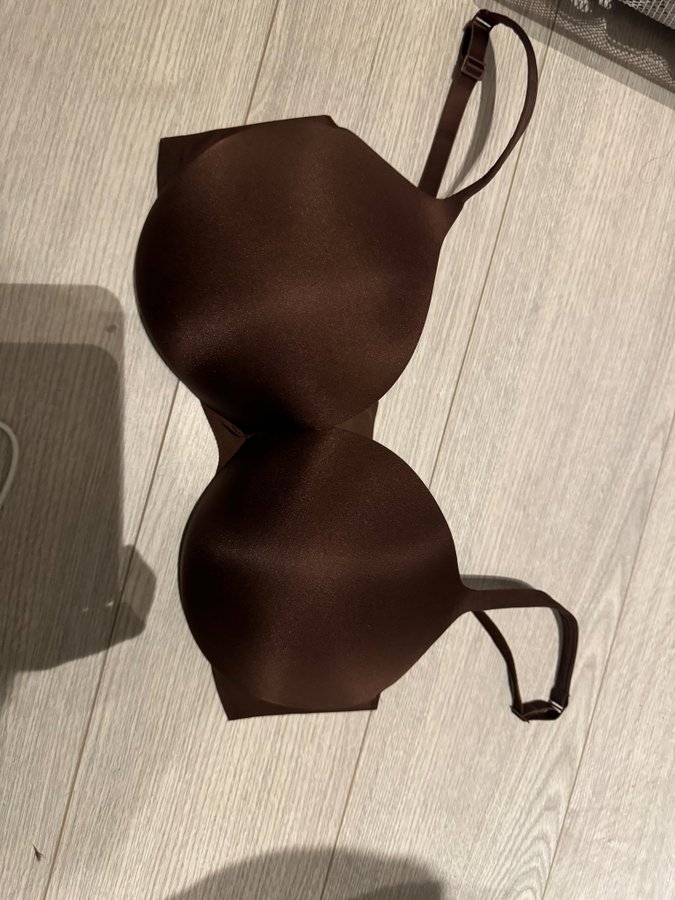 Se produkter som liknar SKIMS ultimate bra bh push up.. på Tradera (618550067)
