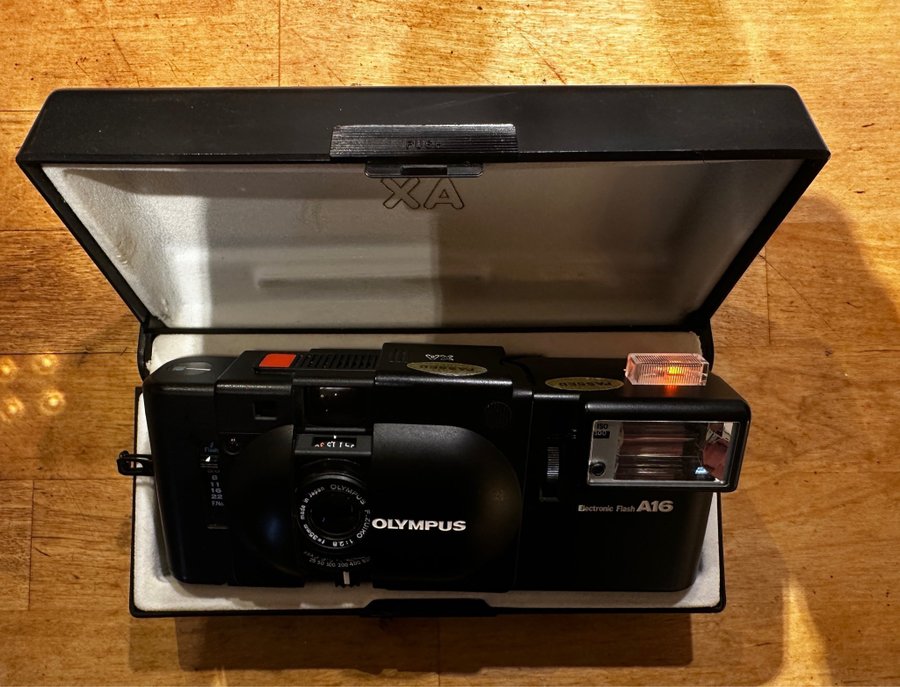 OLYMPUS XA WITH ELECTRONIC FLASH A16 AND ORIGIN.. | Köp på Tradera