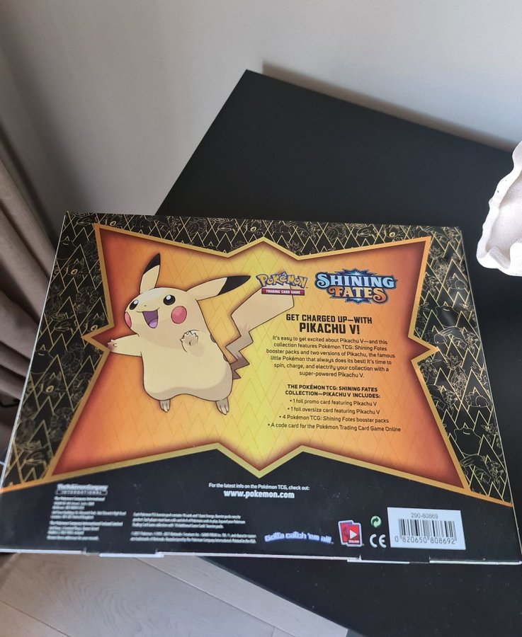 Pokmon Shining Fates: Pikachu V Collection Box | Kp p Tradera (730249829) Pokmon Shining Fates: Pikachu V Collection Box | Kp p Tradera (730249829)