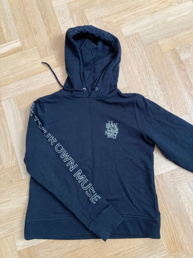 Monki svart hoodie luvtroja storlek S Kop pa Tradera 651610767