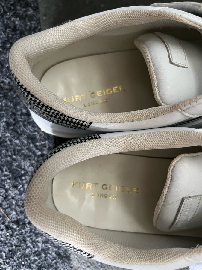 Se produkter som liknar Kurt Geiger vita sneakers med. pa Tradera 648728139