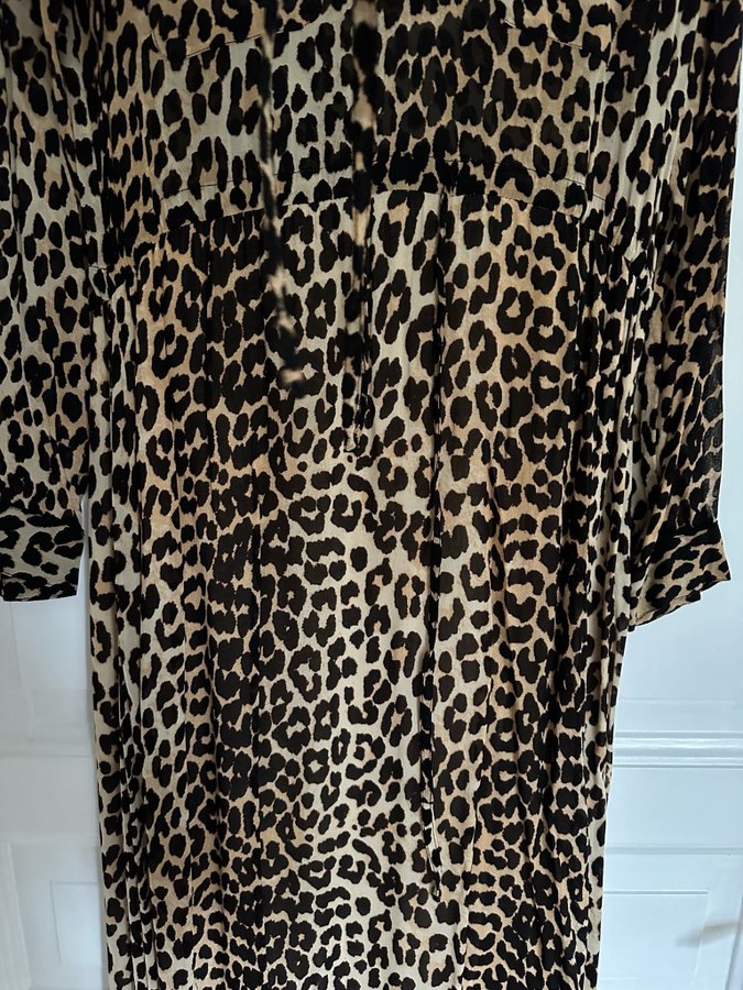 GANNI Fairfax Georgette leopard klanning strl. 36