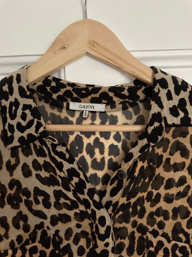 GANNI Fairfax Georgette leopard klanning strl. 36