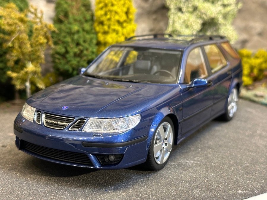 Se produkter som liknar Skala 1/18 SAAB 9-5 SPORTCOMB.. på Tradera