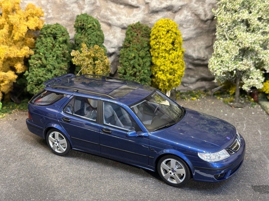 SAAB 9-5 Sportcombi Aero 1/18 ミニカー SAAB 9-5 Sportcombi Aero 1/18 ミニカー - メルカリ