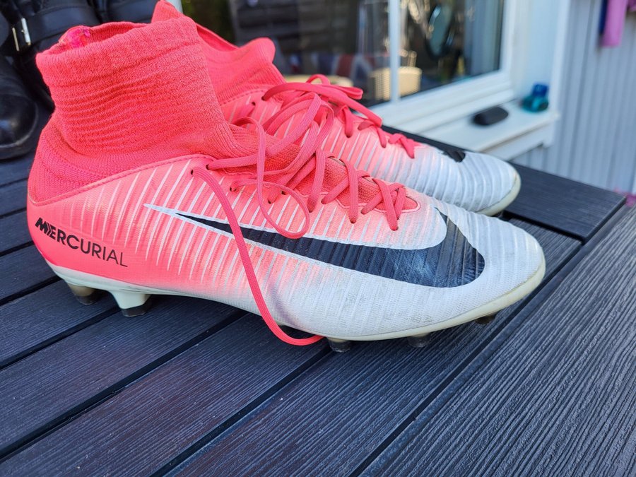 Nike Mercurial fotbollsskor rosa vit EUR 39