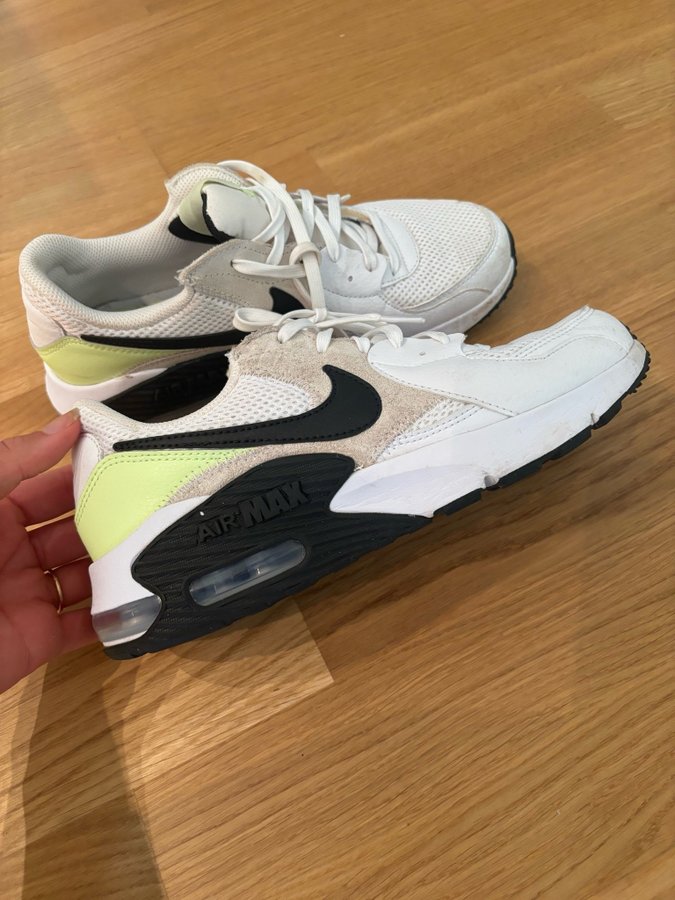 Se produkter som liknar Nike Air Max Thea Vit Damskor. pa Tradera 648288796