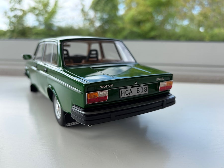 Cult Scale Models, Volvo 244 DL 1975, 1:18 | Köp på Tradera
