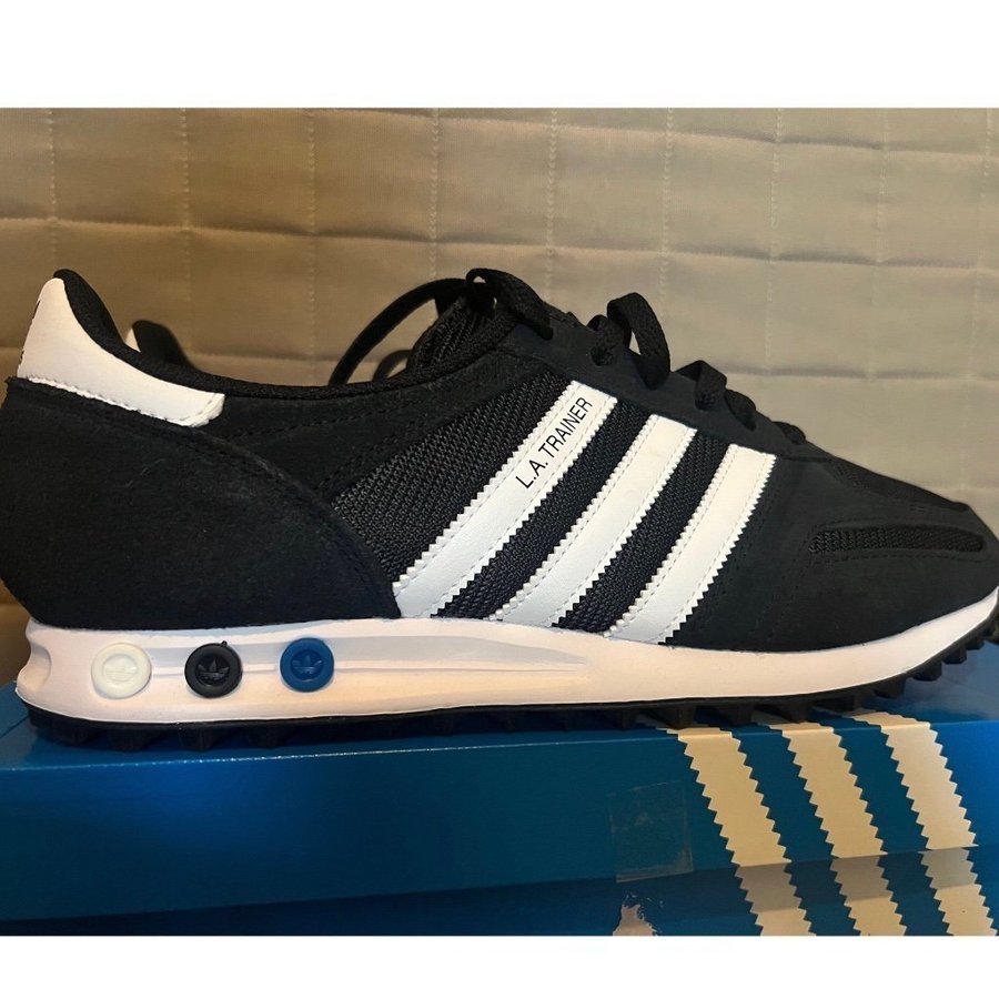 Se produkter som liknar Adidas LA Trainer, Sneakers, på Tradera