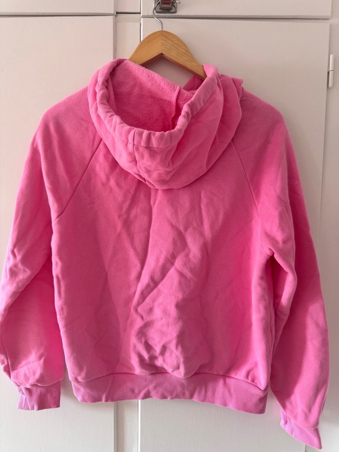 Se produkter som liknar Gina Tricot rosa hoodie, på Tradera