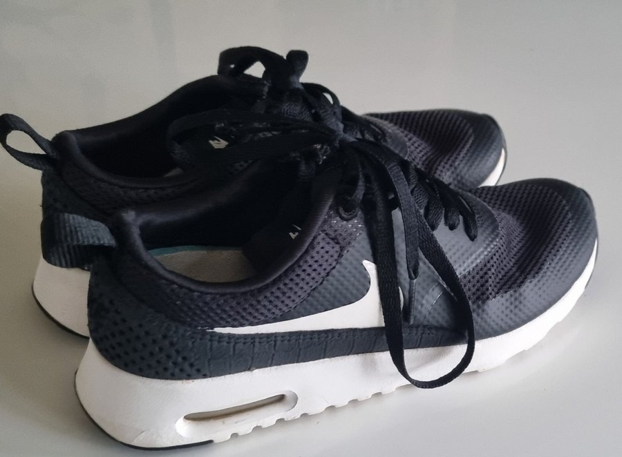 Nike Air Max Thea Sneakers - Svart - EUR 36.5 | Köp på Tradera (679234898)
