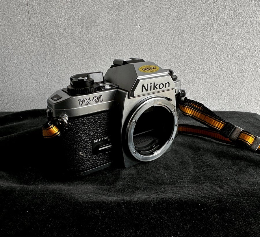 Se produkter som liknar NIKON FG-20 KAMERAHUS I FINT .. på Tradera 