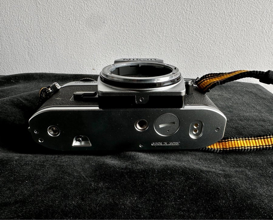 Se produkter som liknar NIKON FG-20 KAMERAHUS I FINT .. på Tradera 