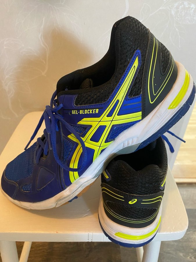 Se produkter som liknar Asics Gel Blocker Inomhusskor. pa Tradera 643885585