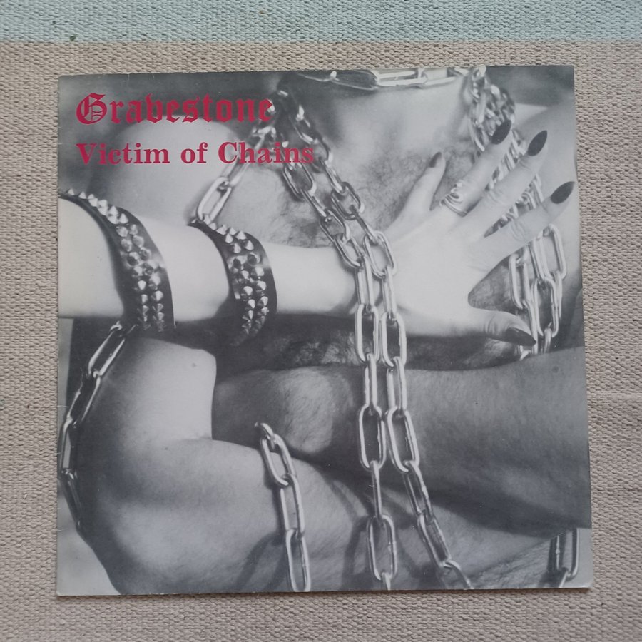 Se produkter som liknar Gravestone - Victim of Chains.. på Tradera