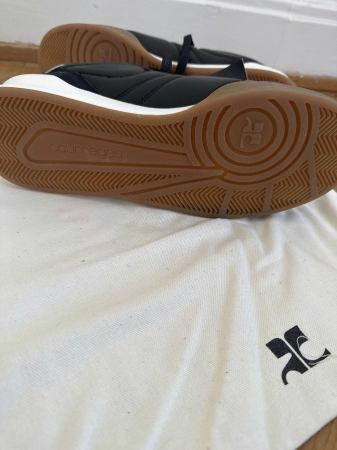 Se produkter som liknar Courreges Club 02 Leather-ski.. på