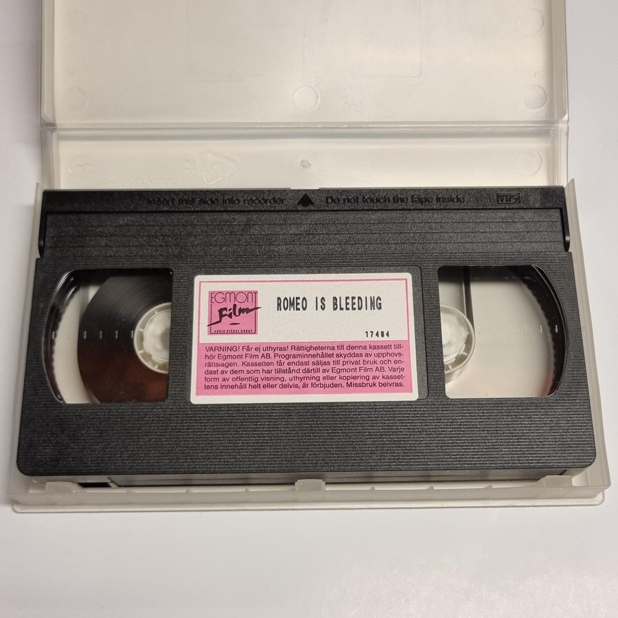 Se produkter som liknar Romeo is bleeding Egmont Film.. på Tradera