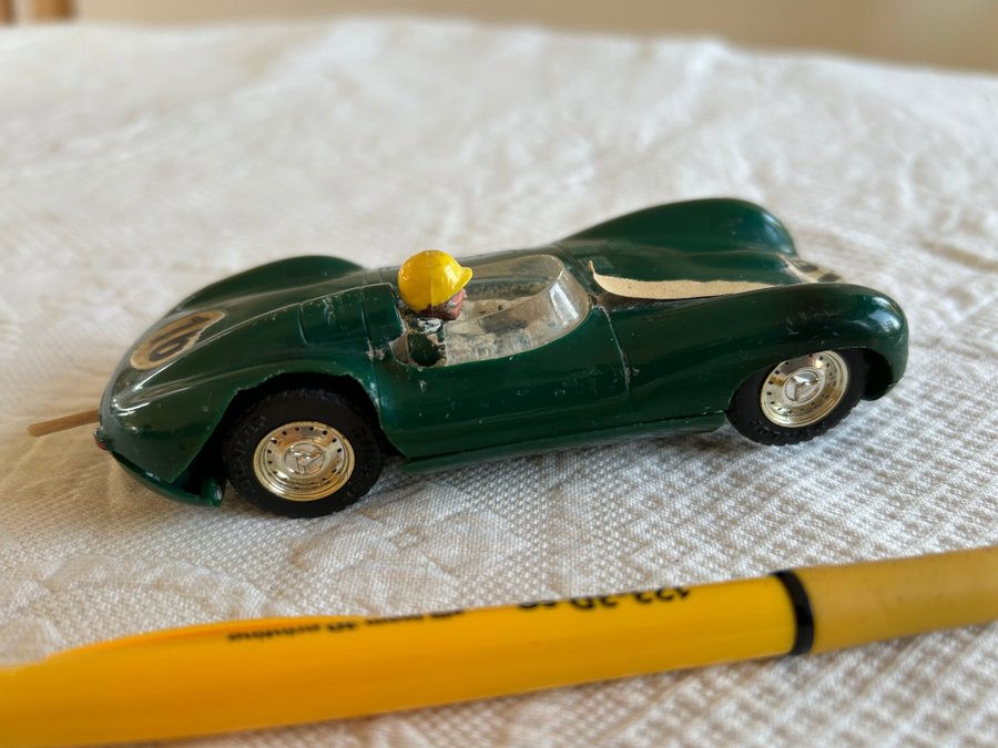 JOLIE Nice RARE ? TRI-ANG SCALEXTRIC 1:32 ? JAGUAR D TYPE MM